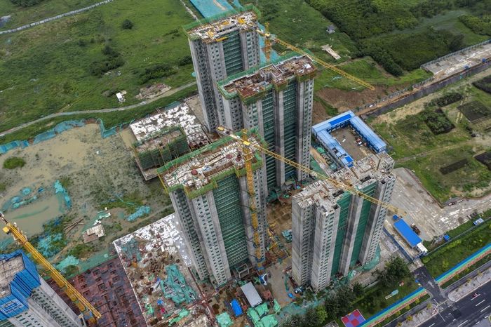 图为碧桂园控股开发的住宅楼。作为该国幸存的最大房地产开发商之一，碧桂园控股正处于可能违约的边缘。图片来源：Qilai Shen/Bloomberg News